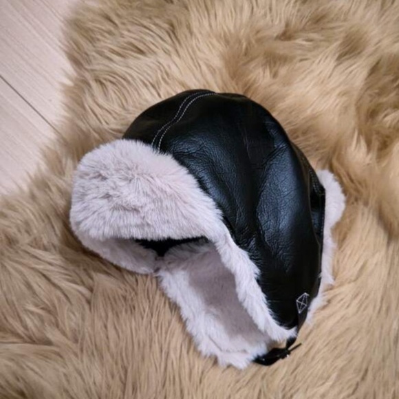 PLUSH/PLEATHER TRACKER HAT - Picture 2 of 3